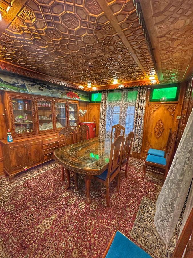 Exotic Young Shreen Houseboat Hotel Srīnagar Eksteriør billede