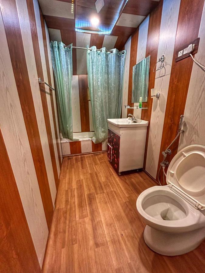 Exotic Young Shreen Houseboat Hotel Srīnagar Eksteriør billede