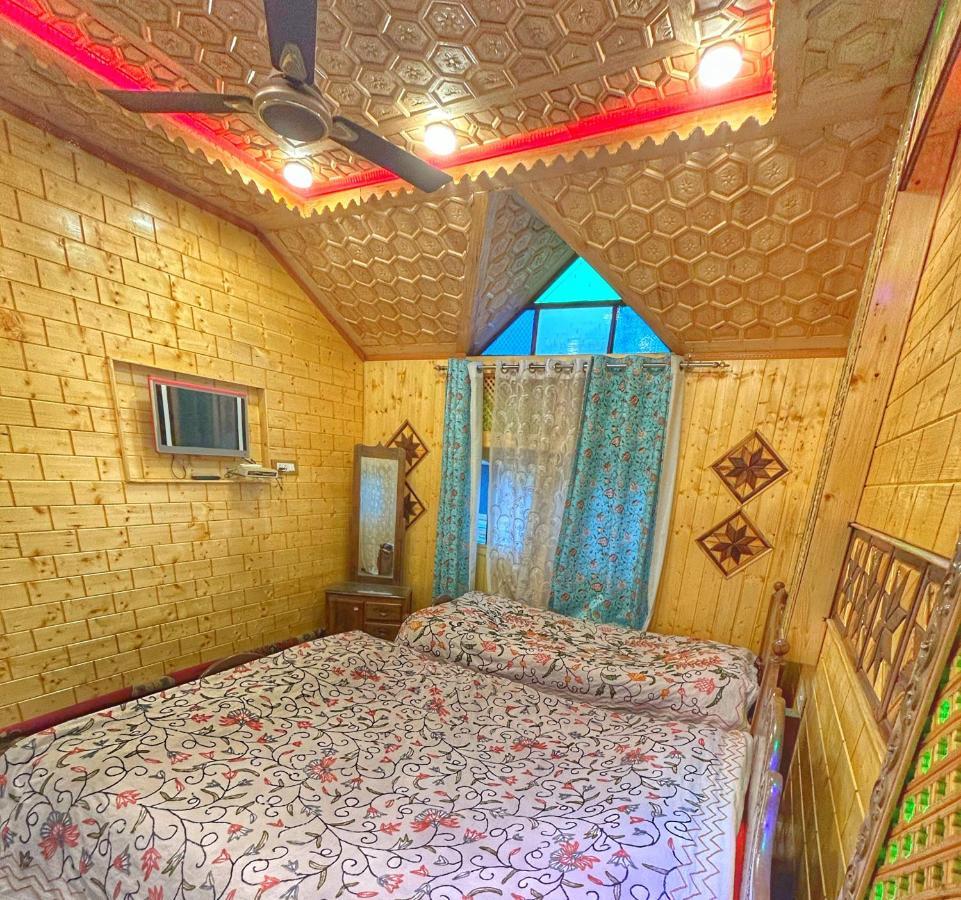 Exotic Young Shreen Houseboat Hotel Srīnagar Eksteriør billede