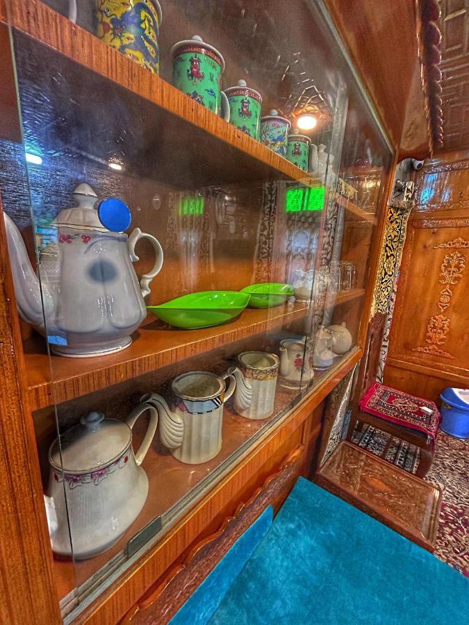Exotic Young Shreen Houseboat Hotel Srīnagar Eksteriør billede