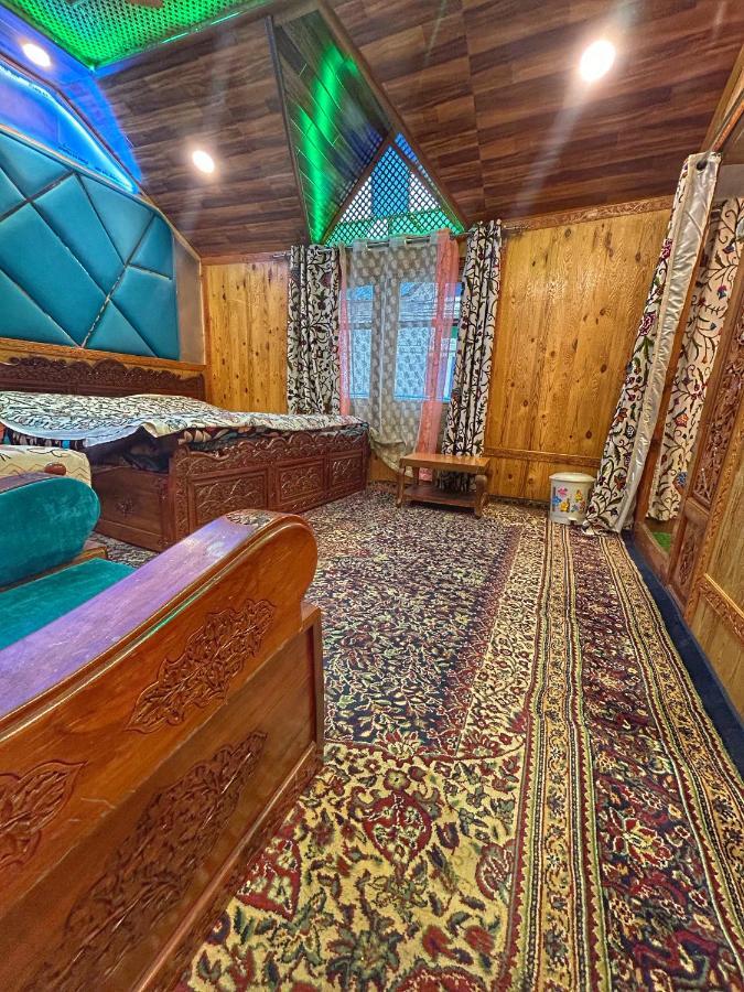 Exotic Young Shreen Houseboat Hotel Srīnagar Eksteriør billede
