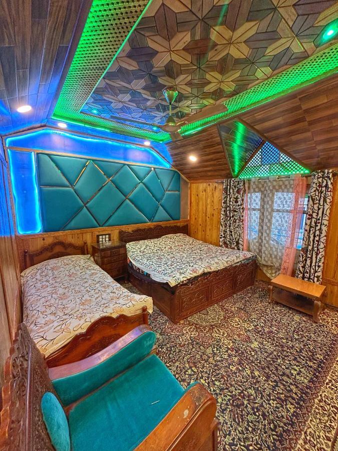 Exotic Young Shreen Houseboat Hotel Srīnagar Eksteriør billede