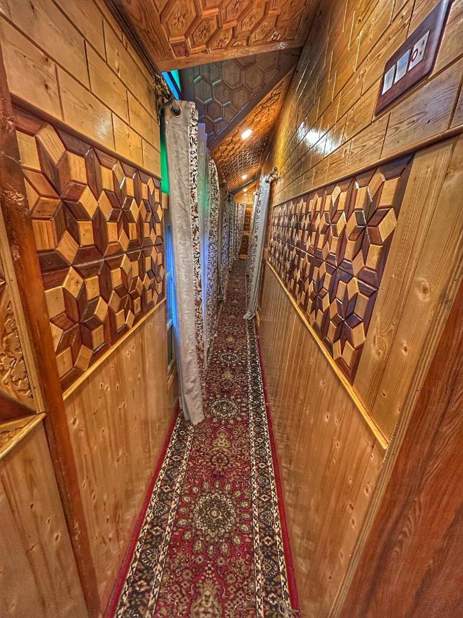 Exotic Young Shreen Houseboat Hotel Srīnagar Eksteriør billede