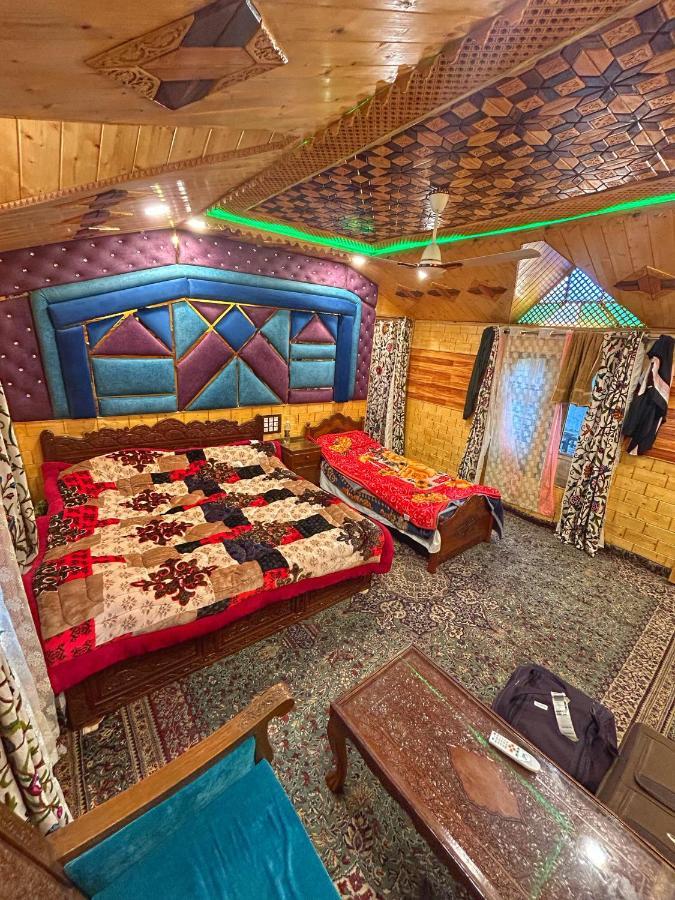 Exotic Young Shreen Houseboat Hotel Srīnagar Eksteriør billede
